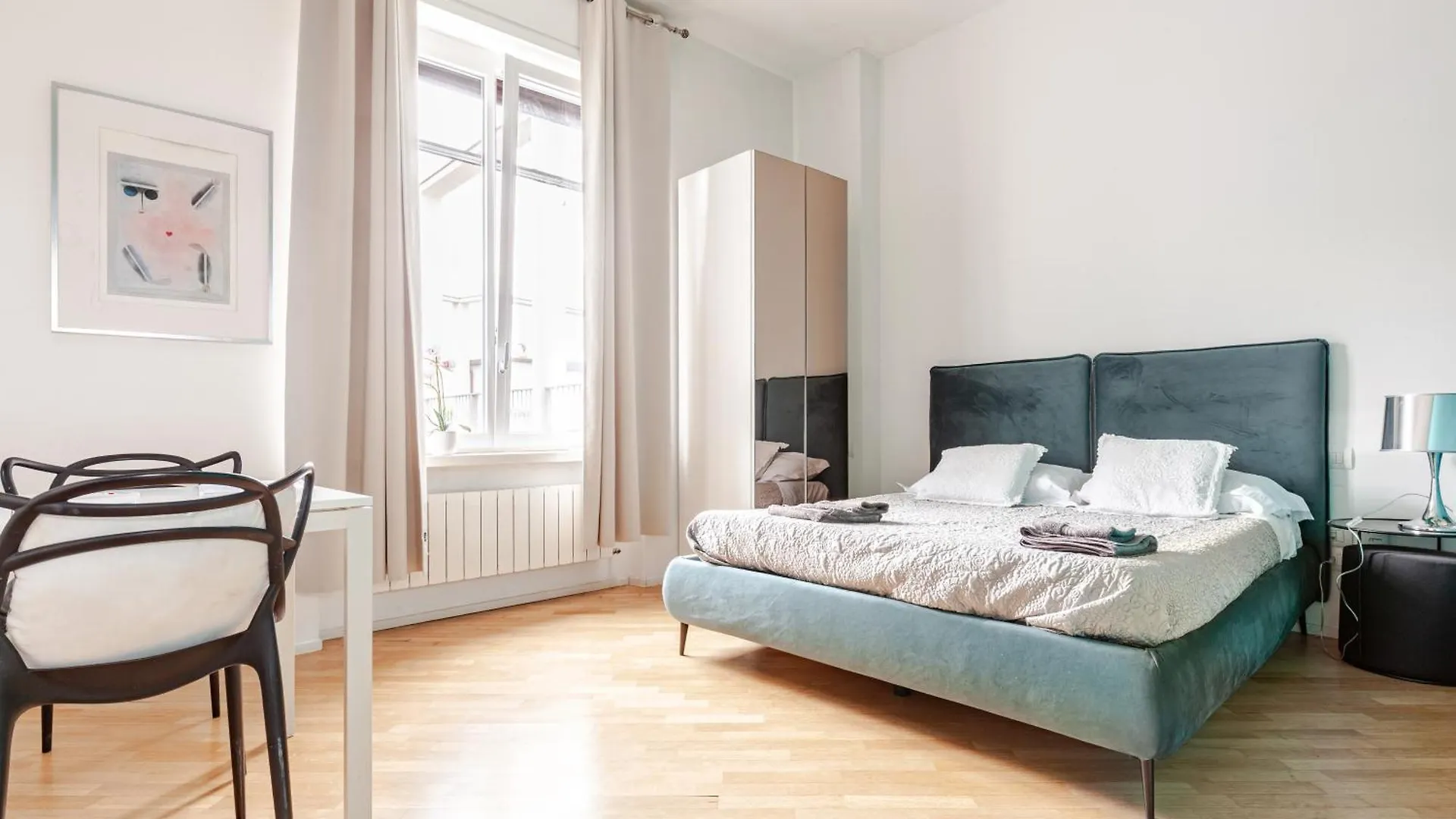 Central Penthouse 5 Min From Duomo Di Milano contacts